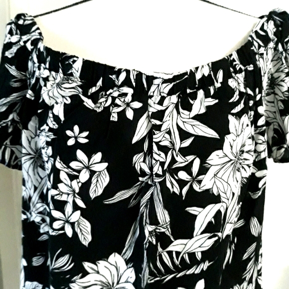 BCX Of The Shoulder Froral - Picture 6 of 6